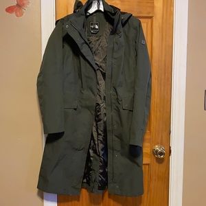 Green north face coat good for Wendy days